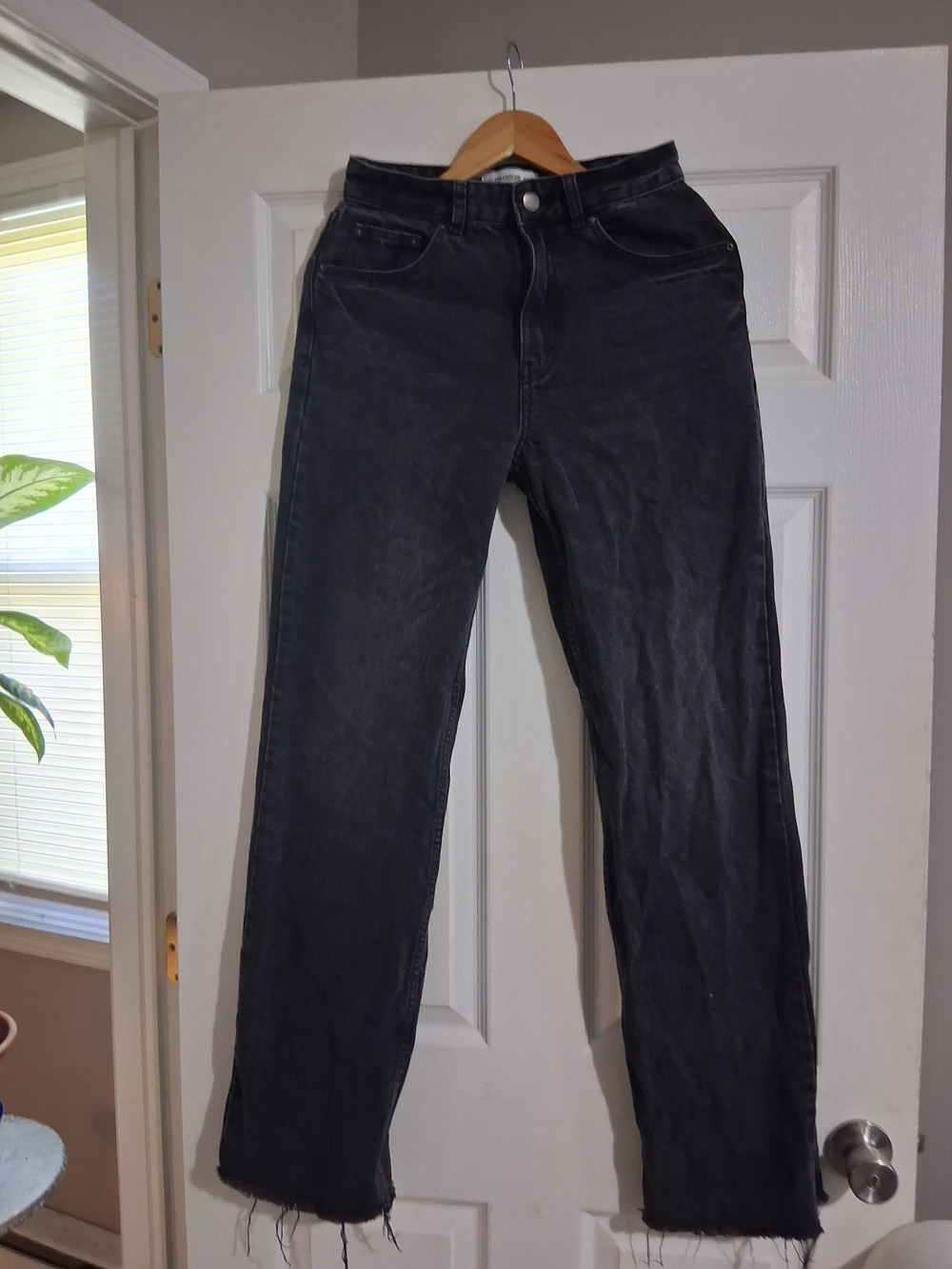 Womans Black Straight-Leg Jeans